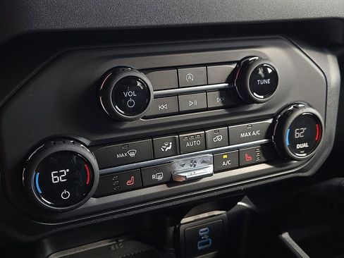 New 2025 Ford Bronco Big Bend w/ Black Diamond Package image 15