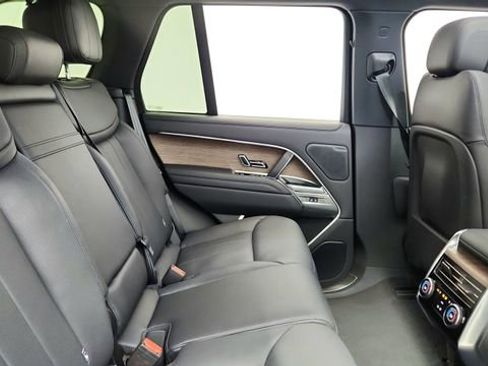 Used 2025 Land Rover Range Rover SE image 23
