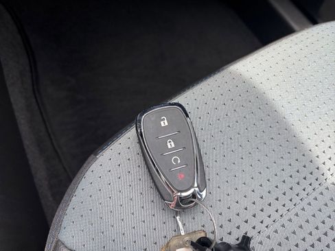 Used 2025 Chevrolet Trax LT FWD image 21