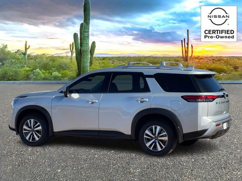 Certified 2024 Nissan Pathfinder SL w/ Black Appearance Package image 4