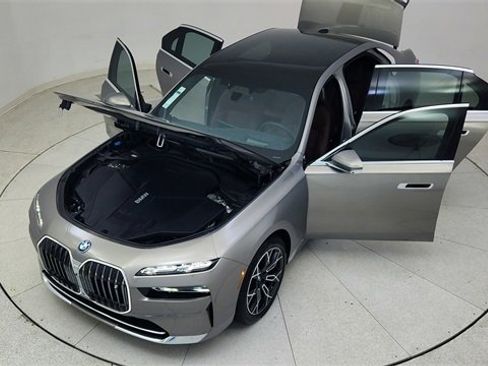 Used 2025 BMW i7 eDrive50 image 88