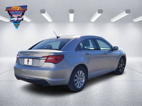 Used 2012 Chrysler 200 Touring FWD image 5