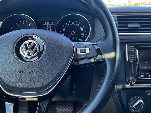 Used 2017 Volkswagen Jetta SE FWD image 13