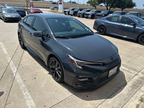 Used 2025 Toyota Corolla SE FWD image 2