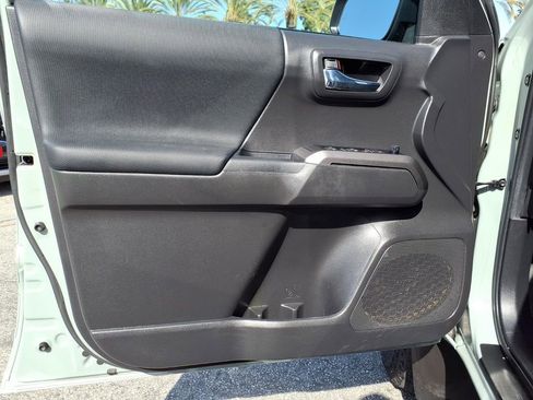 Used 2023 Toyota Tacoma TRD Off-Road w/ Advanced Technology Package image 21