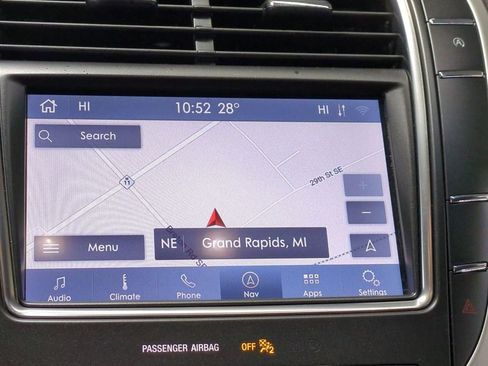 Certified 2020 Lincoln Nautilus Reserve image 25