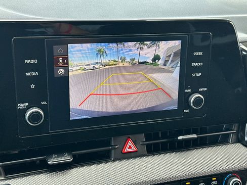 Used 2024 Kia Sportage LX image 18