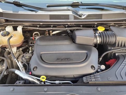 Used 2020 Chrysler Pacifica Touring-L Plus FWD image 35