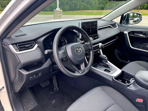 Used 2025 Toyota RAV4 XLE AWD/4WD image 8