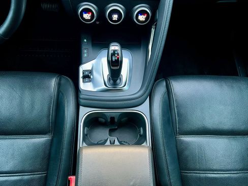 Used 2020 Jaguar E-PACE SE image 27