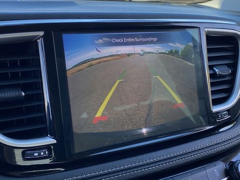 Used 2023 Chrysler Pacifica Touring-L FWD image 25