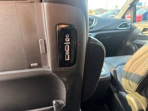 Used 2018 Chrysler Pacifica Touring-L Plus w/ Advanced Safetytec Group FWD image 26