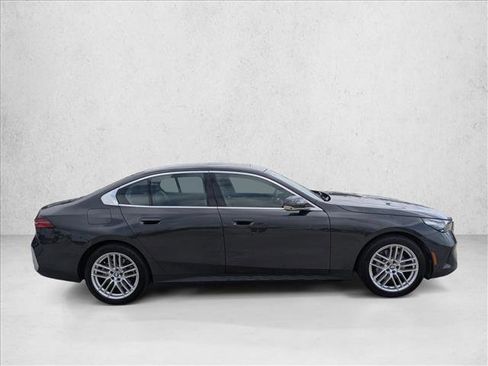 Used 2025 BMW 530i RWD image 4