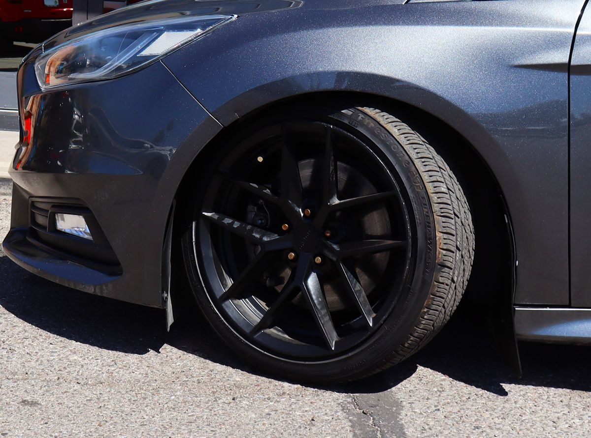 Used 2018 Ford Focus ST FWD image 5