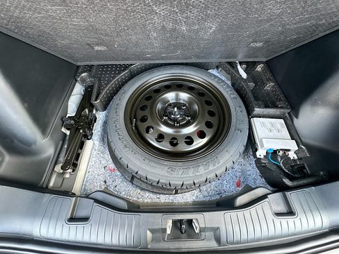 Certified 2025 Ford Escape Platinum w/ Premium Technology Package FWD image 33