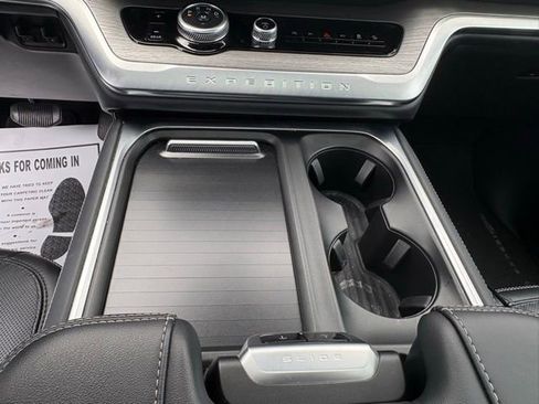 Used 2025 Ford Expedition Platinum image 25