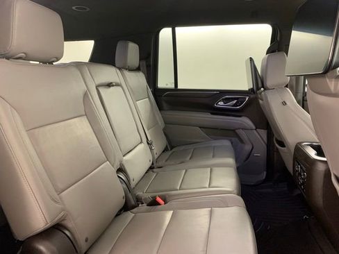 Used 2024 Chevrolet Suburban LT w/ Luxury Package RWD image 15