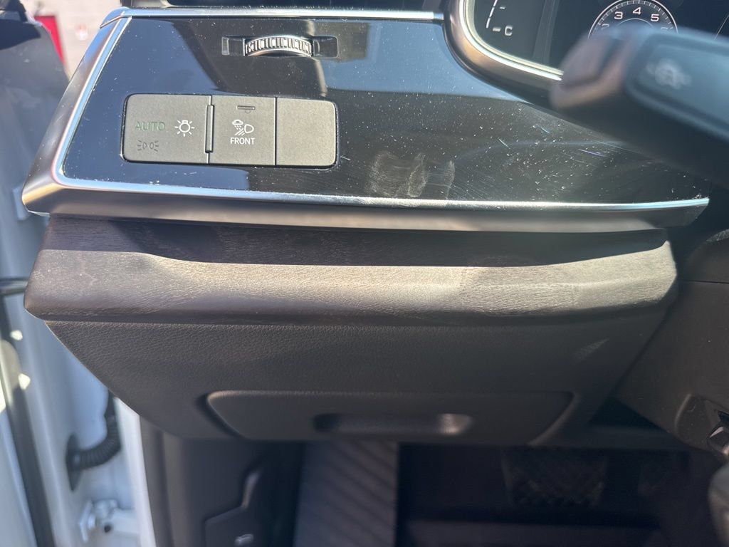 Used 2023 Audi Q8 Premium w/ Convenience Package AWD/4WD image 40