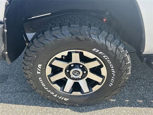 Used 2020 Toyota 4Runner TRD Off-Road Premium image 17