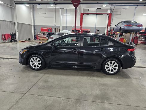 Used 2021 Toyota Corolla LE w/ Carpet Mat Package (TMS) image 8