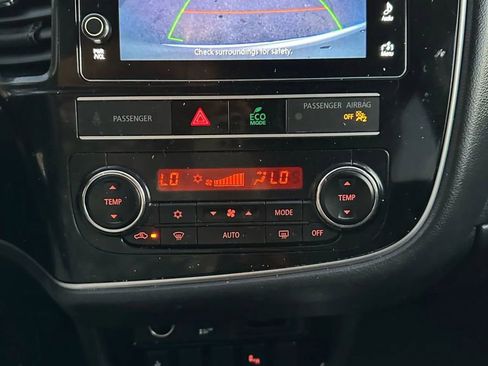 Used 2019 Mitsubishi Outlander SE image 20