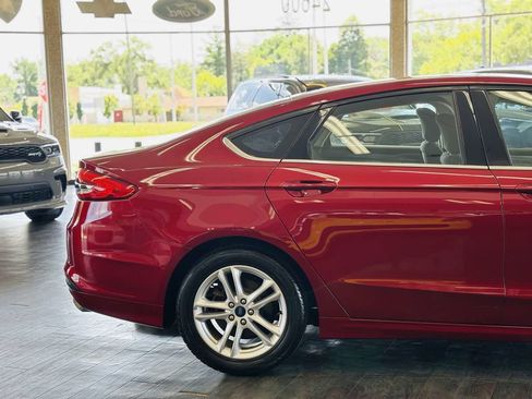 Used 2018 Ford Fusion SE w/ Fusion SE Technology Package FWD image 6