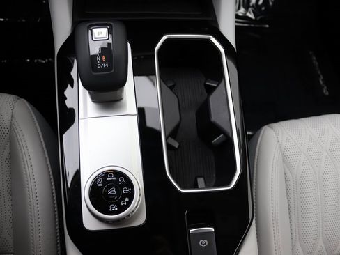 Used 2025 Mitsubishi Outlander AWD image 11