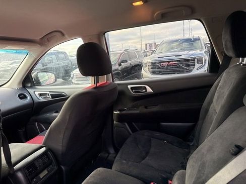 Used 2016 Nissan Pathfinder SV image 27
