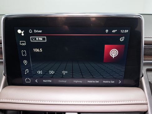 Used 2022 GMC Yukon SLT w/ SLT Luxury Package image 18