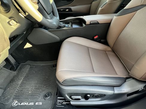 Used 2023 Lexus ES 350 w/ Premium Package image 16