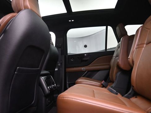 Used 2020 Lincoln Aviator Reserve w/ Equipment Group 201A image 11