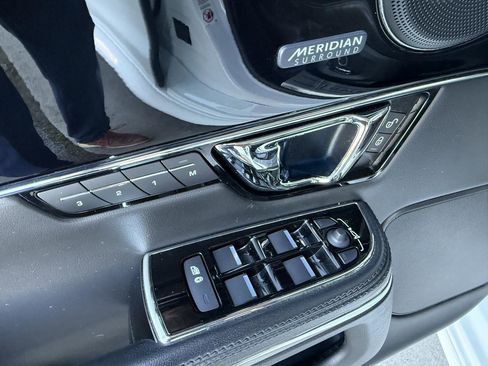 Used 2017 Jaguar XJ R-Sport image 10