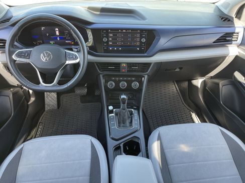 Used 2023 Volkswagen Taos SE w/ Black Wheel Package FWD image 15