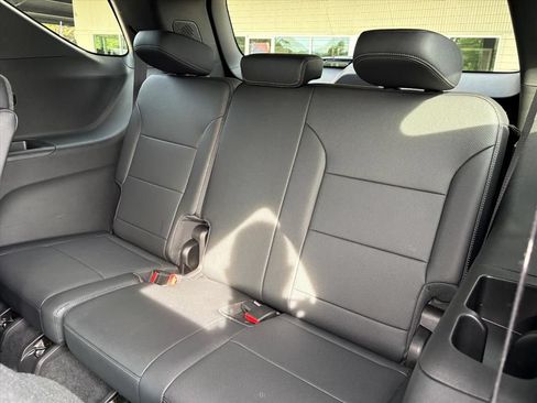 Used 2025 Chevrolet Traverse High Country FWD image 21