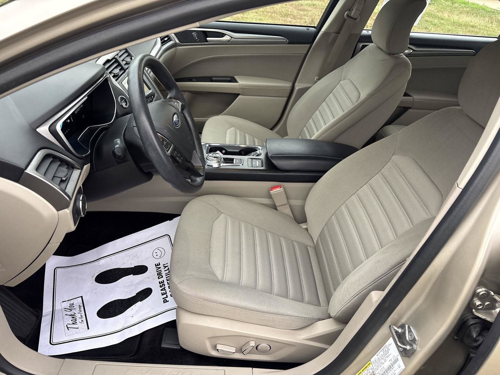 Used 2018 Ford Fusion SE FWD image 9