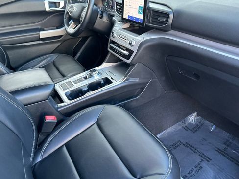 Used 2024 Ford Explorer XLT w/ Equipment Group 202A image 19