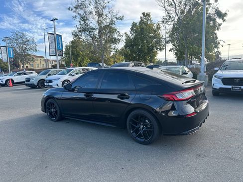 Used 2023 Honda Civic Sport image 4