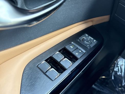 Used 2023 Lexus ES 300h Ultra Luxury image 30