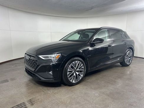 Used 2024 Audi Q8 e-tron Premium Plus w/ Premium Plus Package image 3