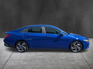 Used 2025 Hyundai Elantra SEL w/ Cargo Package FWD video 3