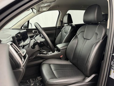 Used 2024 Kia Sorento S image 9
