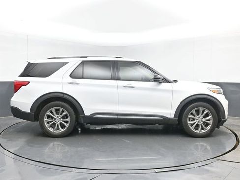 Used 2021 Ford Explorer Limited w/ Equipment Group 301A AWD/4WD image 11