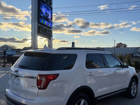 Used 2017 Ford Explorer XLT AWD/4WD image 3