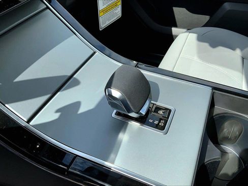 New 2025 Land Rover Range Rover Velar S image 9