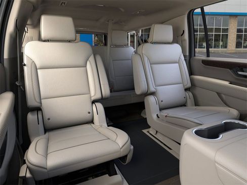 New 2026 GMC Yukon XL Denali w/ Denali Reserve Package image 17