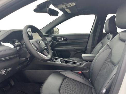 New 2026 Jeep Compass Latitude image 9