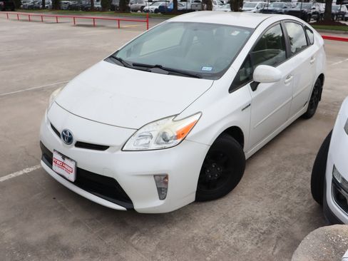 Used 2014 Toyota Prius Three FWD image 4