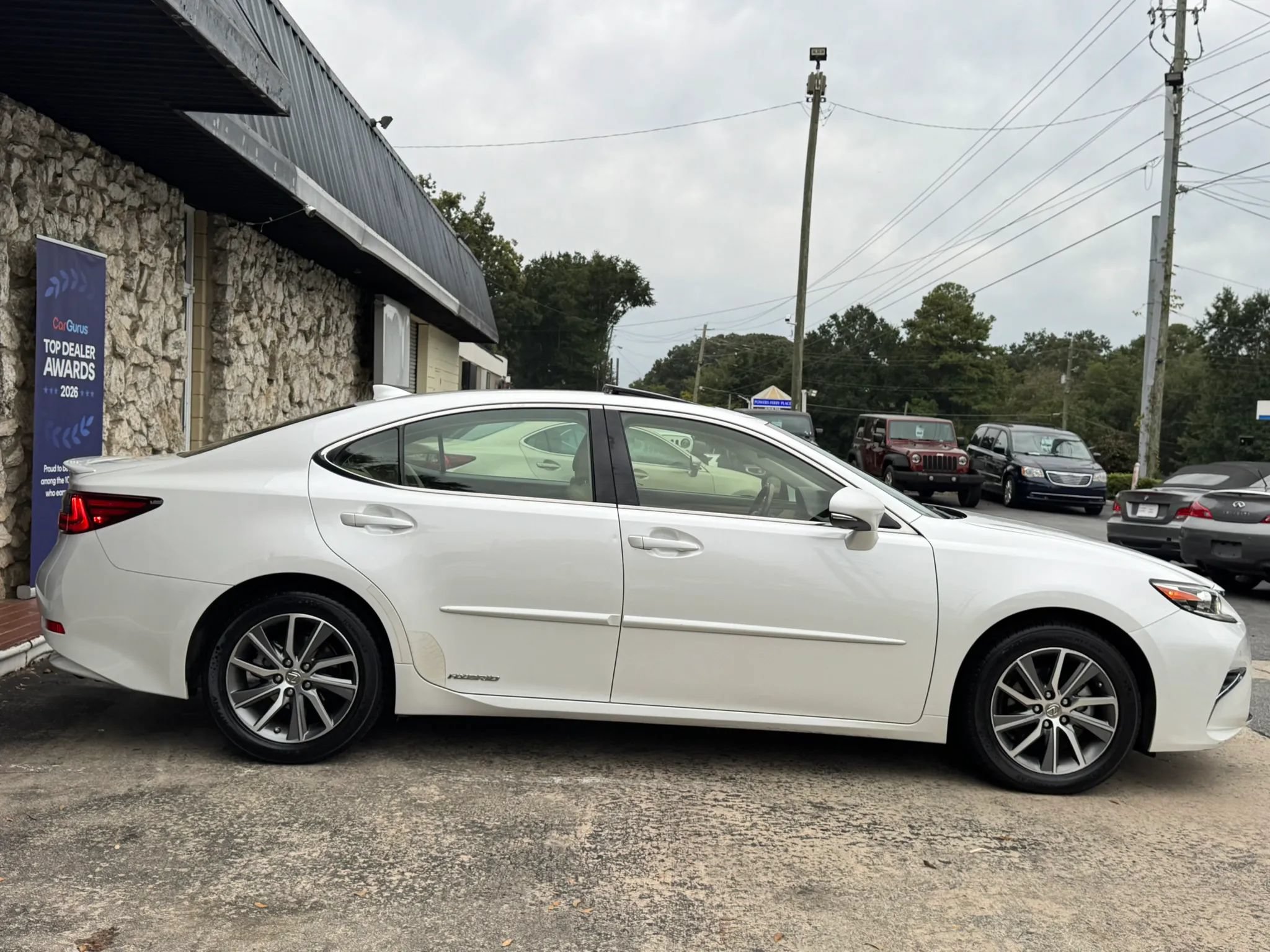 Used 2016 Lexus ES 300h FWD image 9