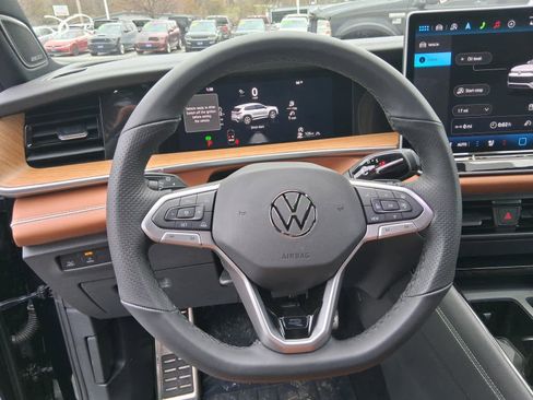 New 2026 Volkswagen Tiguan SEL R-Line AWD/4WD image 16