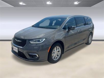 New 2025 Chrysler Pacifica Select